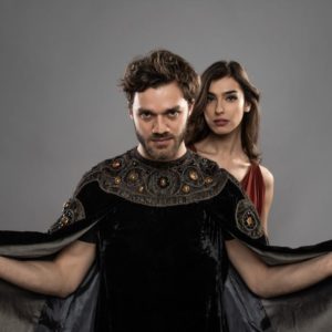 “FOLLIA DI SHAKESPEARE – Macbeth vs Romeo e Giulietta”