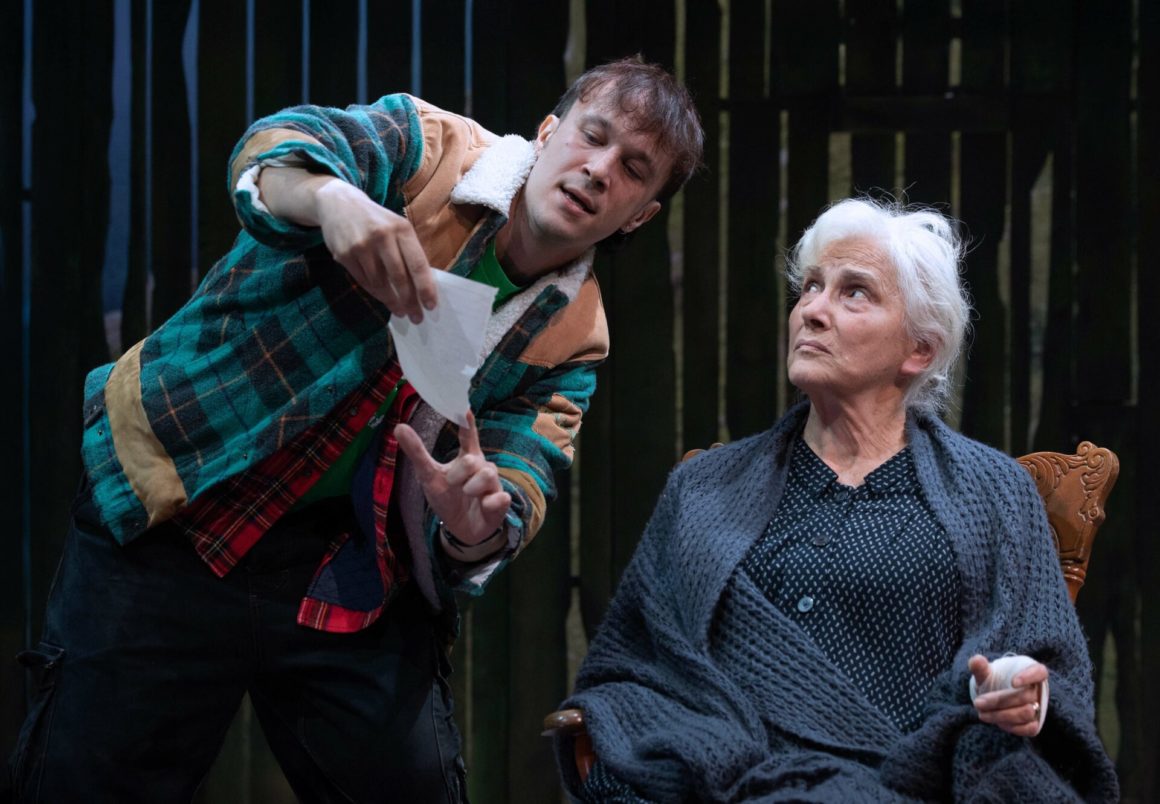 AMBRA  ANGIOLINI /  IVANA MONTI